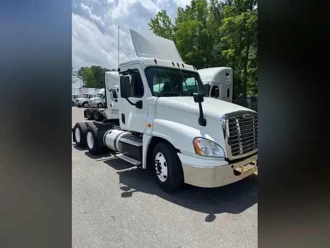 2015 FREIGHTLINER/MERCEDES CASCADIA 125