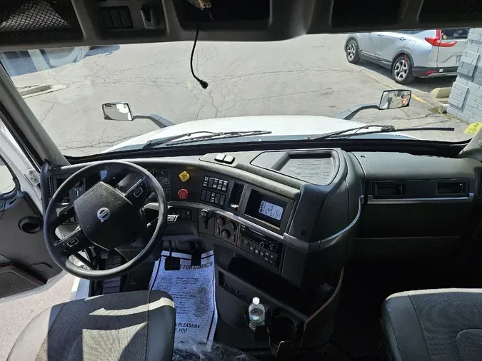2020 VOLVO VNL64T760