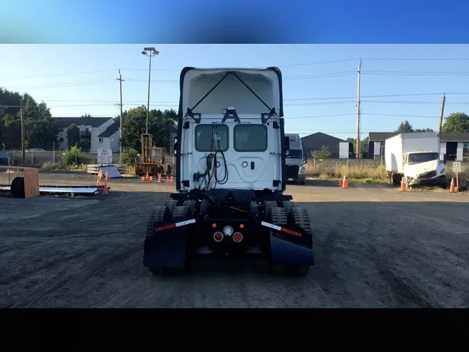 2019 Freightliner Cascadia 126