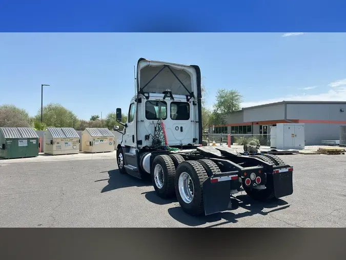 2019 Freightliner Cascadia 126