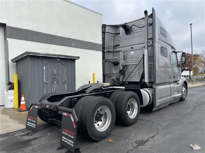 2021 VOLVO VNL64T760