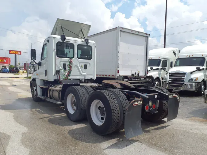 2016 FREIGHTLINER/MERCEDES CASCADIA 125