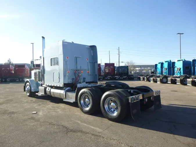 2022 Peterbilt 389