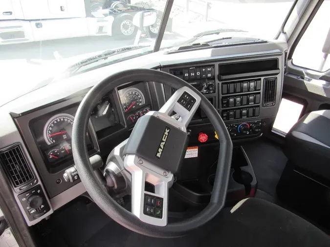 2026 MACK AN64T