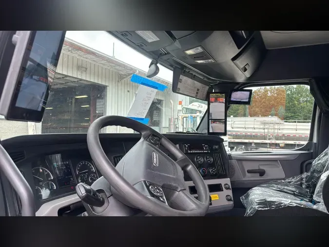 2020 Freightliner Cascadia 126