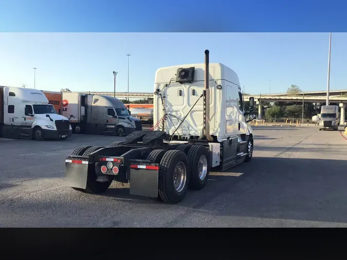 2022 Freightliner Cascadia 126