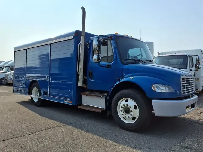 2017 FREIGHTLINER M2 106