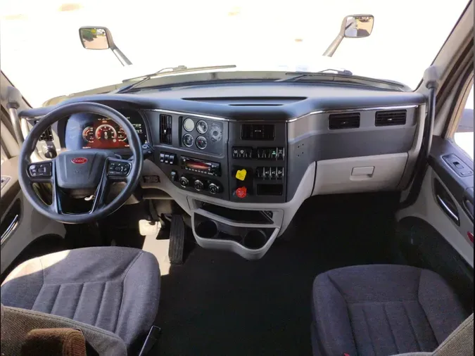 2022 Peterbilt 579