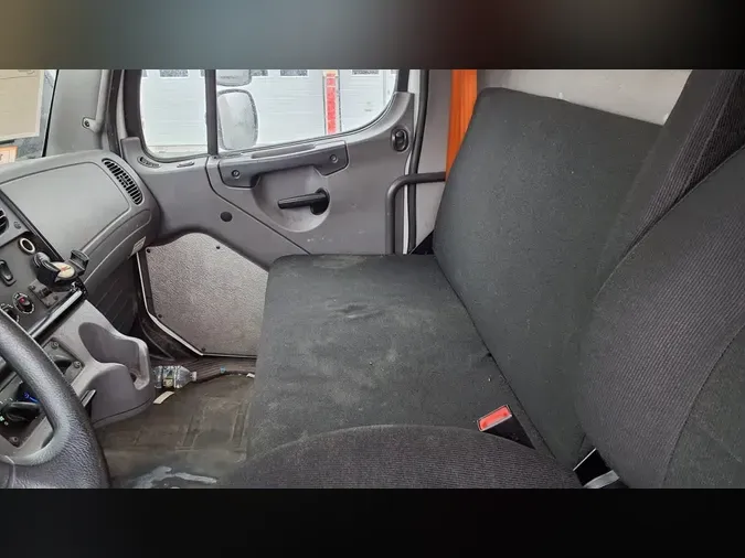 2018 FREIGHTLINER/MERCEDES M2 106