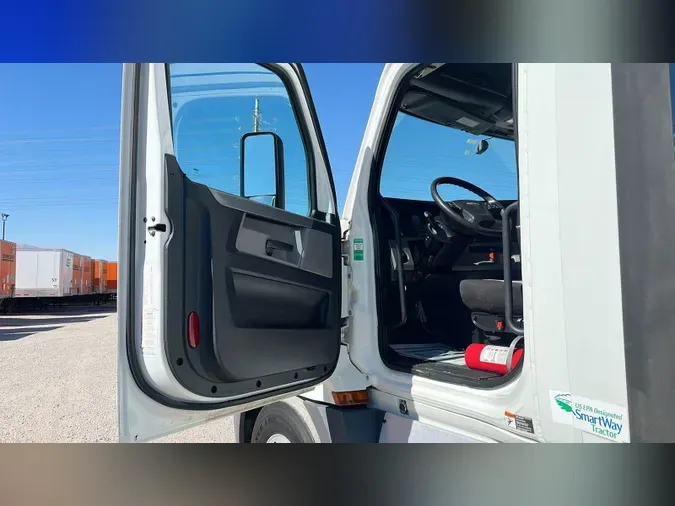 2020 Freightliner Cascadia 126
