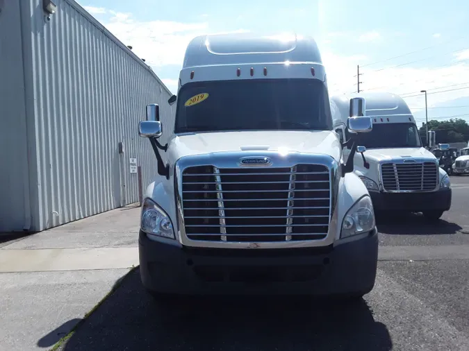 2019 FREIGHTLINER/MERCEDES CASCADIA 125