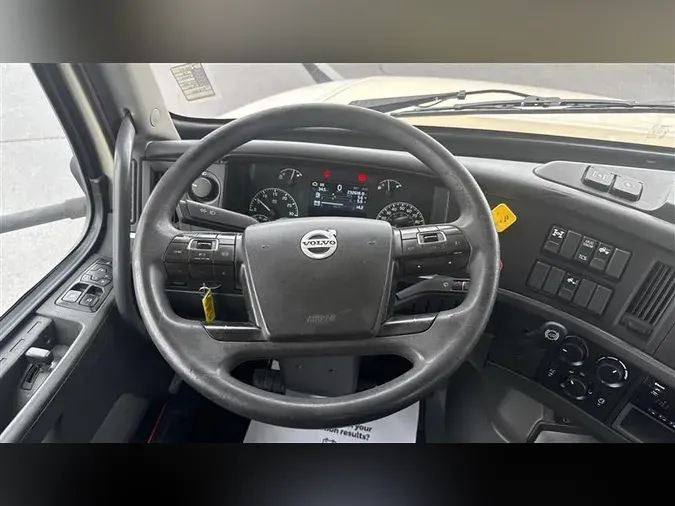 2020 VOLVO VNL300