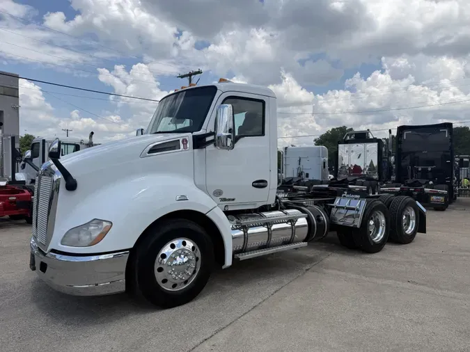 2021 Kenworth T68001d2b950f1a3c3e348ae7e4f6ba6652f