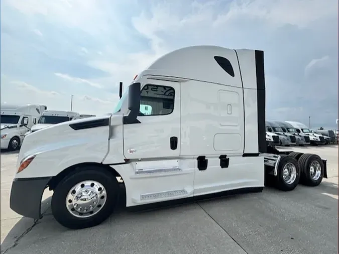 2022 FREIGHTLINER CASCADIA 126