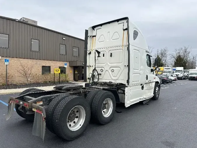 2018 Freightliner X12564ST