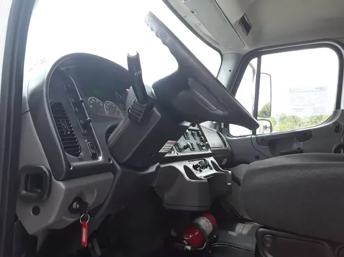 2021 FREIGHTLINER/MERCEDES M2 106