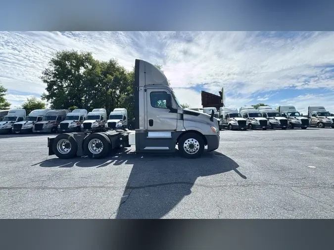 2020 Freightliner Cascadia 12601e0adb35977a71ba447200aafda1c16