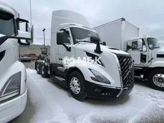 2025 VOLVO VNL64T300