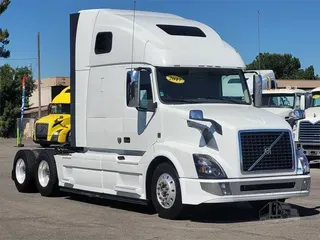 2017 VOLVO VNL64T670