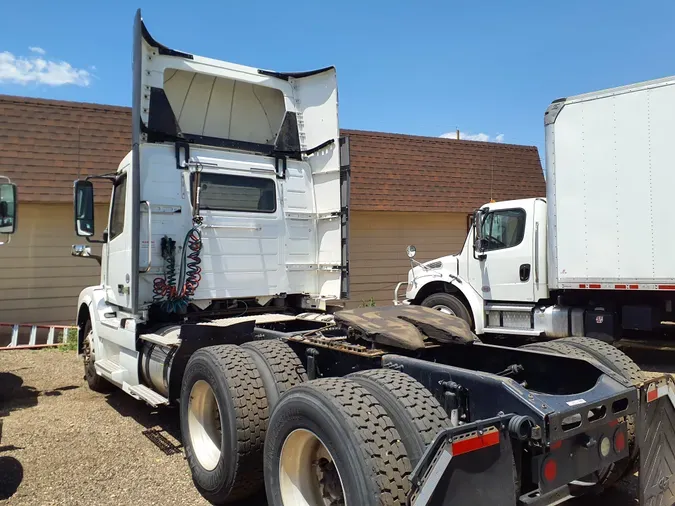 2017 VOLVO VNL64TRACTOR