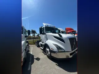 2019 VOLVO VNL64T-300