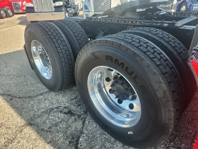 2024 VOLVO VNL64T760