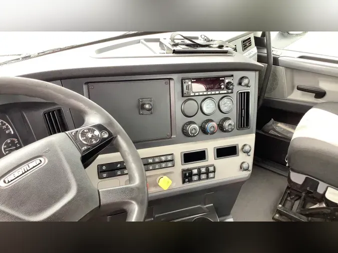 2020 Freightliner Cascadia 126