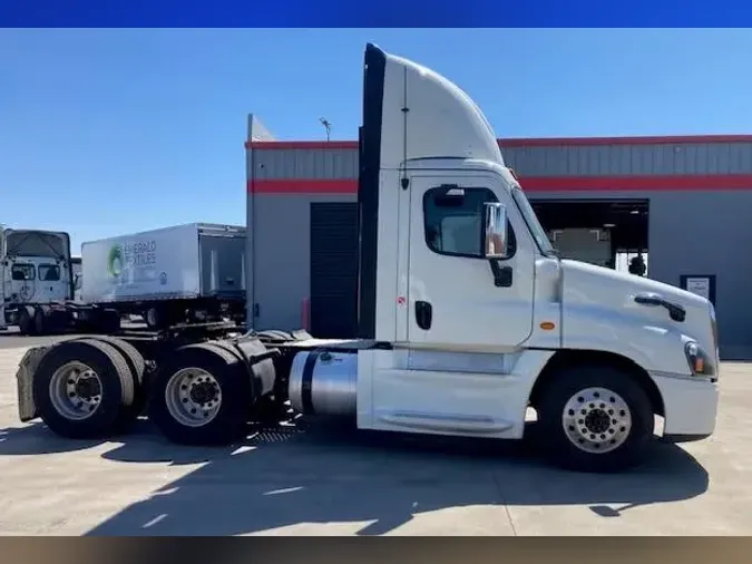 2019 FREIGHTLINER/MERCEDES CASCADIA 125