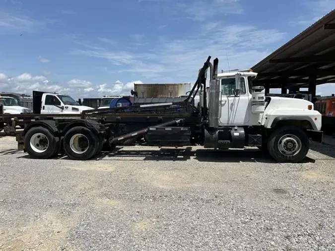 1992 MACK RD688S