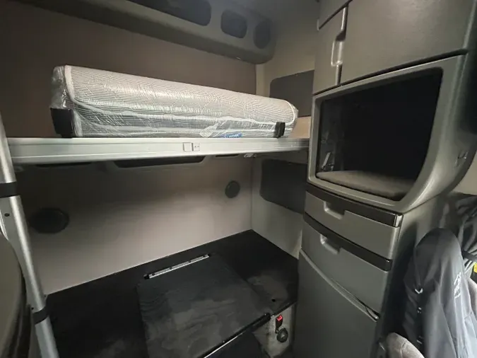 2021 Volvo VNL 860
