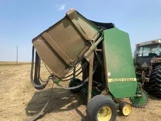 1999 John Deere 566