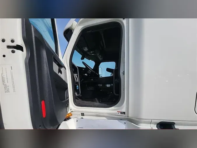 2019 FREIGHTLINER CA126