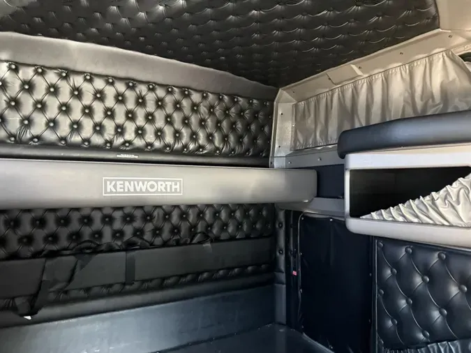 2021 Kenworth W900