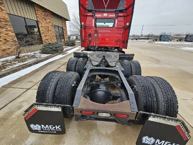 2022 VOLVO VNR64T300