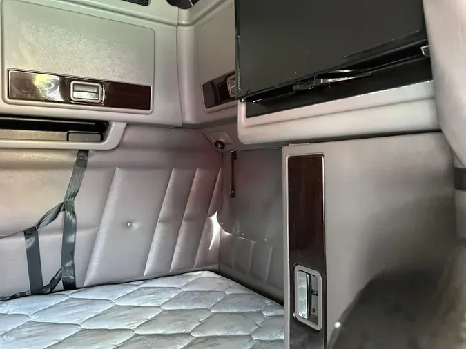 2022 Peterbilt 389