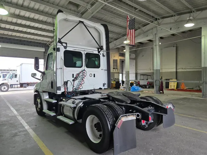 2019 FREIGHTLINER/MERCEDES NEW CASCADIA 126