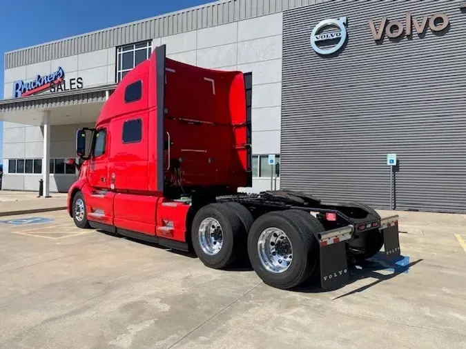 2025 VOLVO VNL64T860