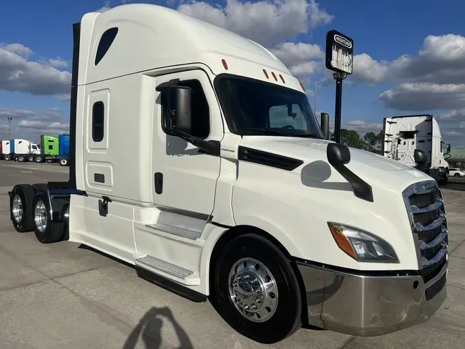 2020 Freightliner Cascadia 126