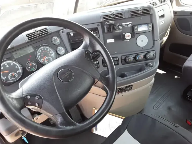 2019 FREIGHTLINER CASCADIA 113