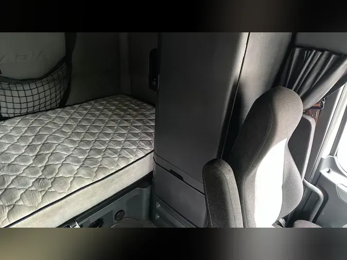2020 Freightliner Cascadia 126