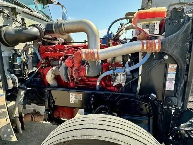 2023 Peterbilt 389