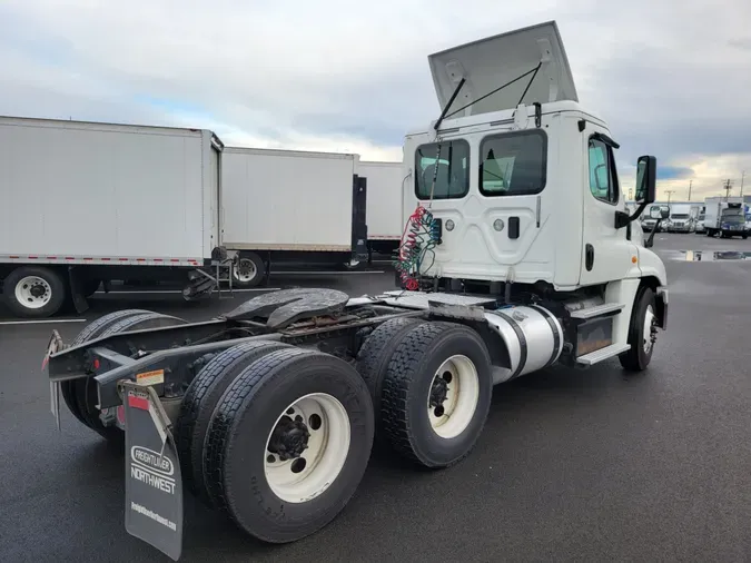 2017 FREIGHTLINER/MERCEDES CASCADIA 125