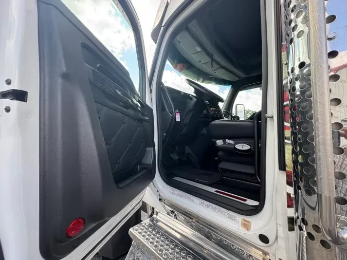 2023 Kenworth W990022120e90c752521e03834655e82a27e