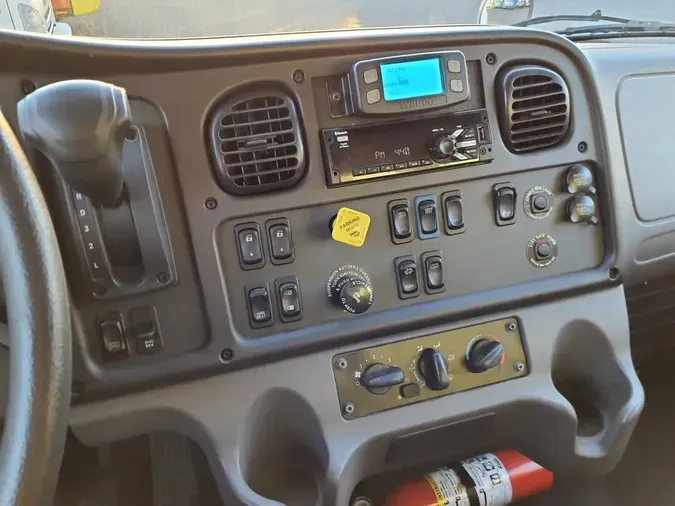 2020 FREIGHTLINER/MERCEDES M2 106