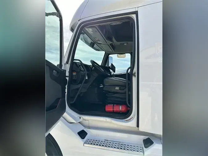 2020 VOLVO VNL64T760