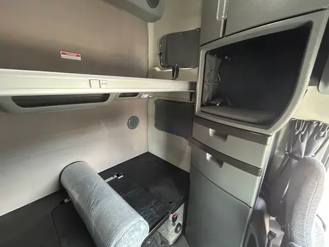 2021 Volvo VNL 860