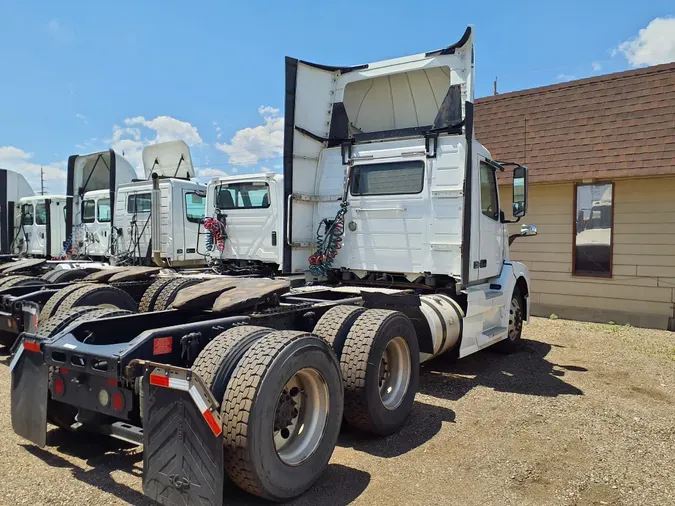 2017 VOLVO VNL64TRACTOR