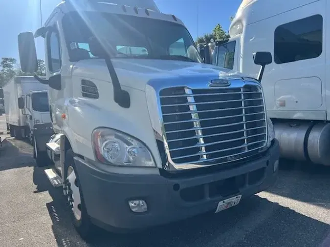 2015 FREIGHTLINER/MERCEDES CASCADIA 113