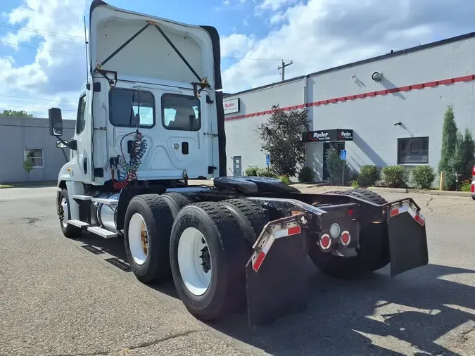 2017 FREIGHTLINER CASCADIA 125