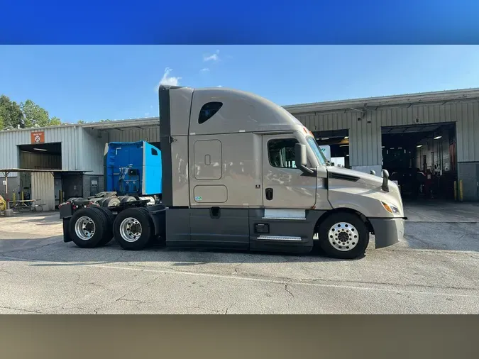 2025 Freightliner Cascadia 126023c5c34f4d706b22b12f53ebfc45fb6